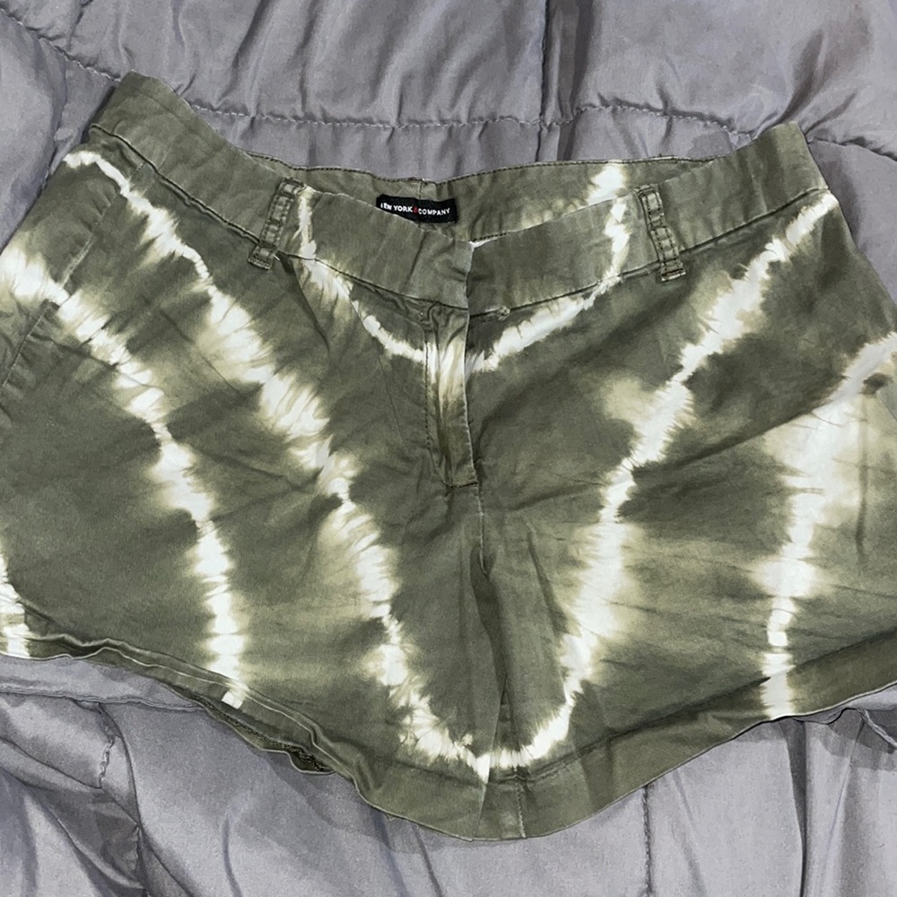 New York & Company Green and White Tie-Dye shorts